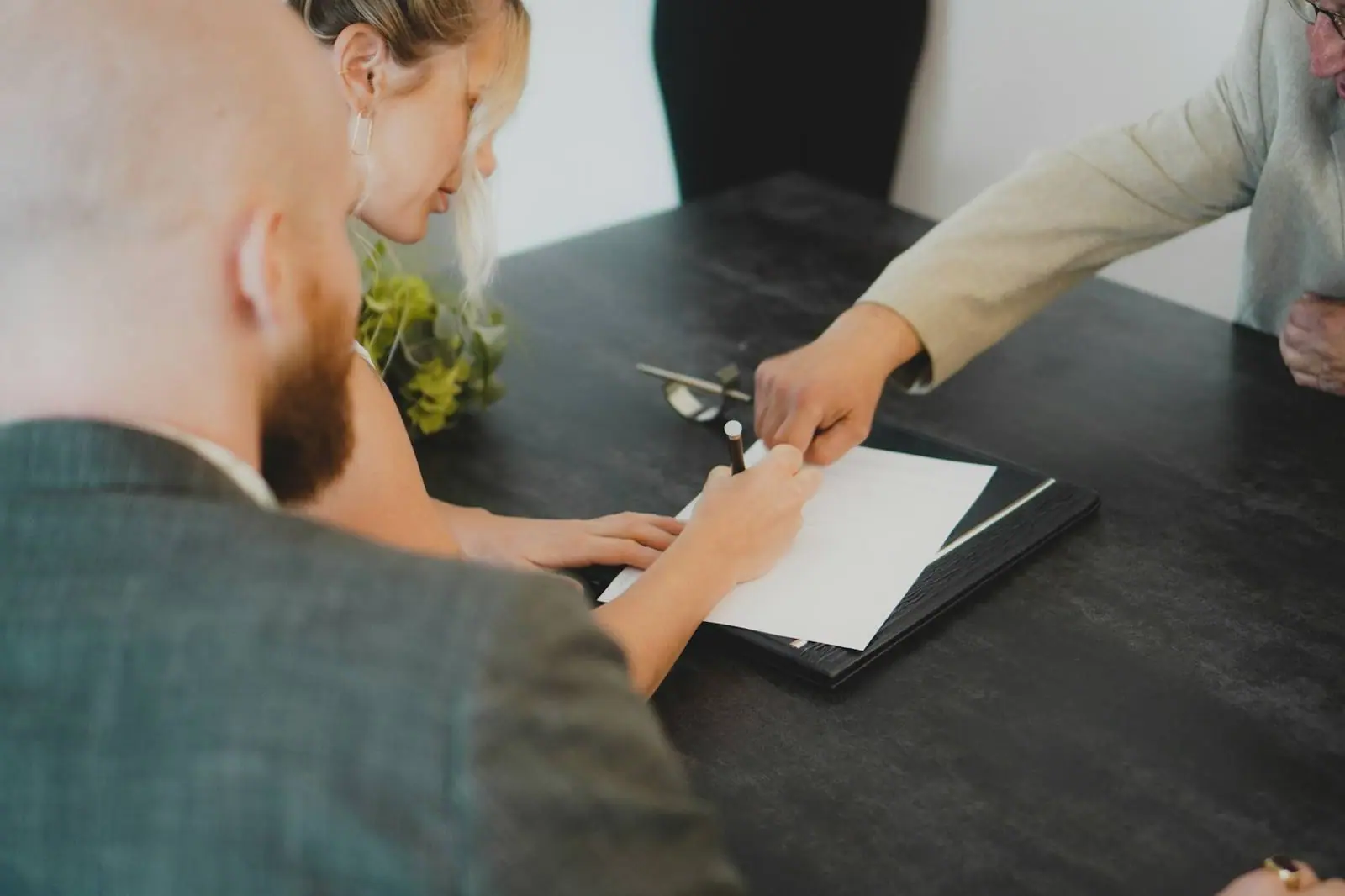 Photograph accompanying the note on guarantees