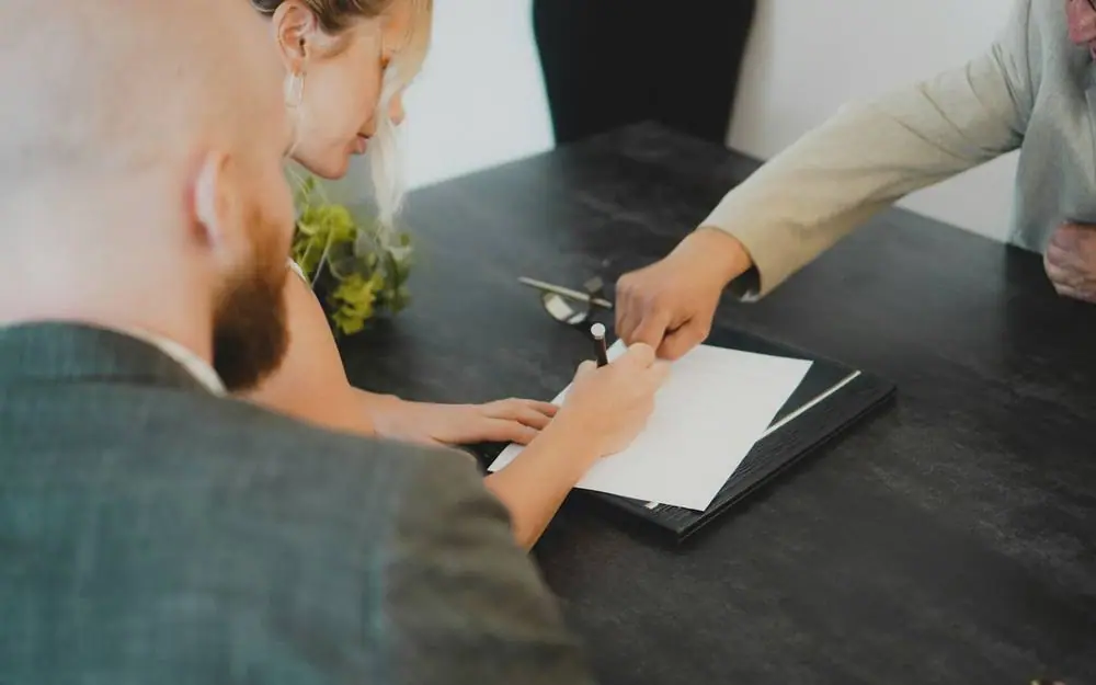 Photograph accompanying the note on guarantees