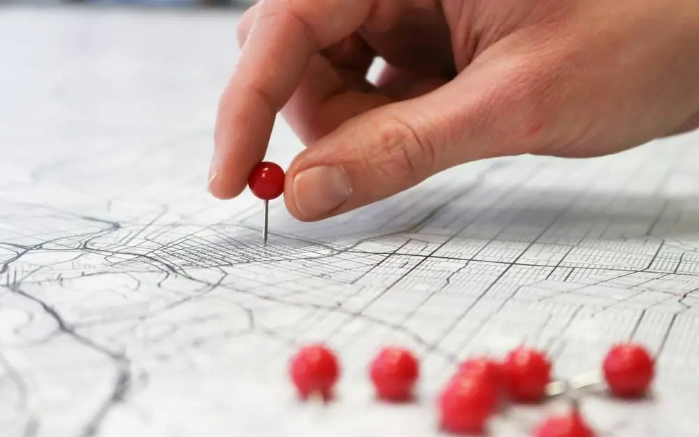 Photograph accompanying the note on locating a debtor