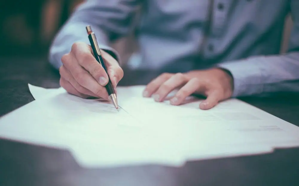 Photograph accompanying the note on personal guarantors under the Code